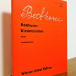 日本語の校訂報告が付いたウィーン原典版の新版「ウィーン原典版 ベートヴェン ピアノ・ソナタ集 2 新版 校訂報告付き」丸山瑶子・訳（音楽之友社）